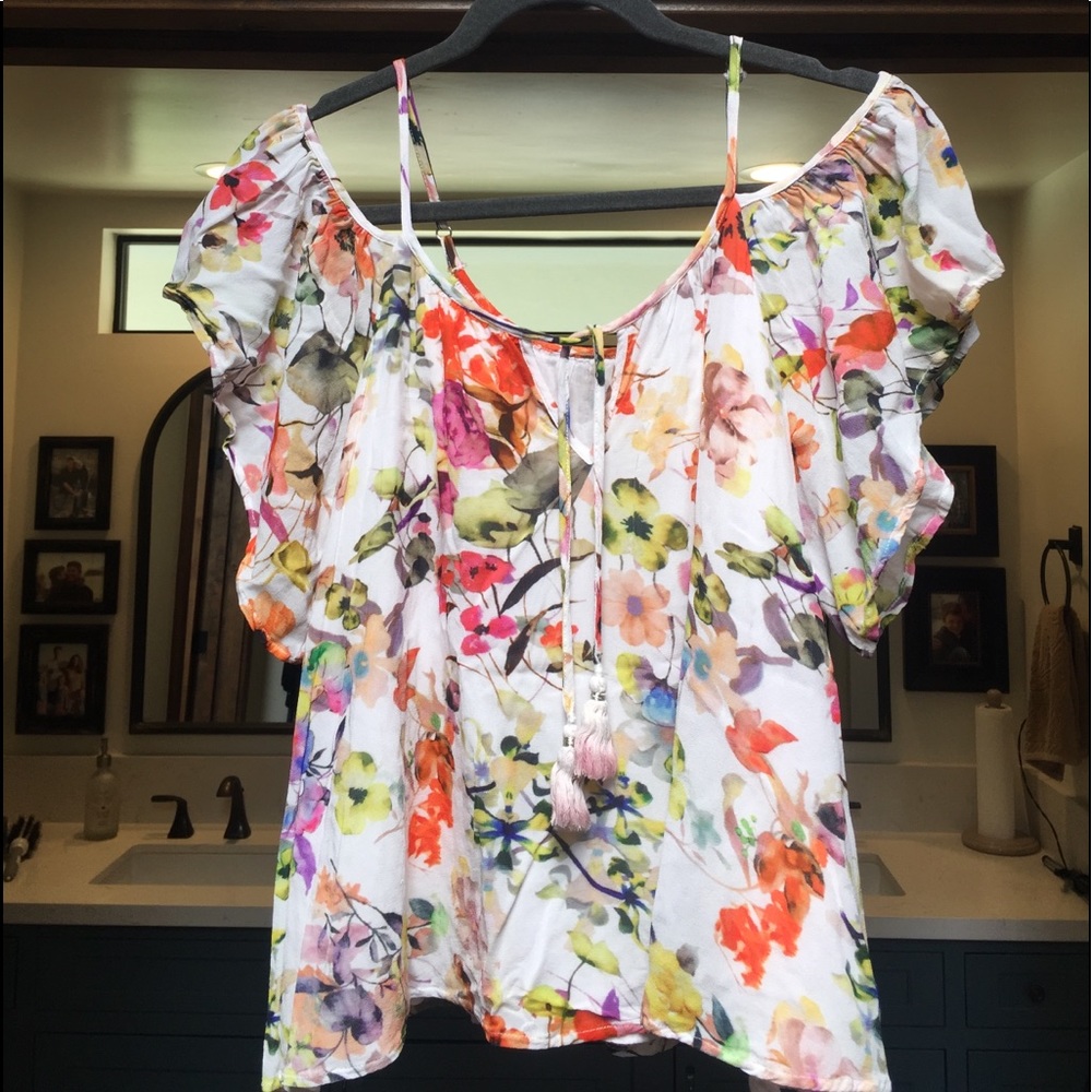 Beautiful floral blouse.